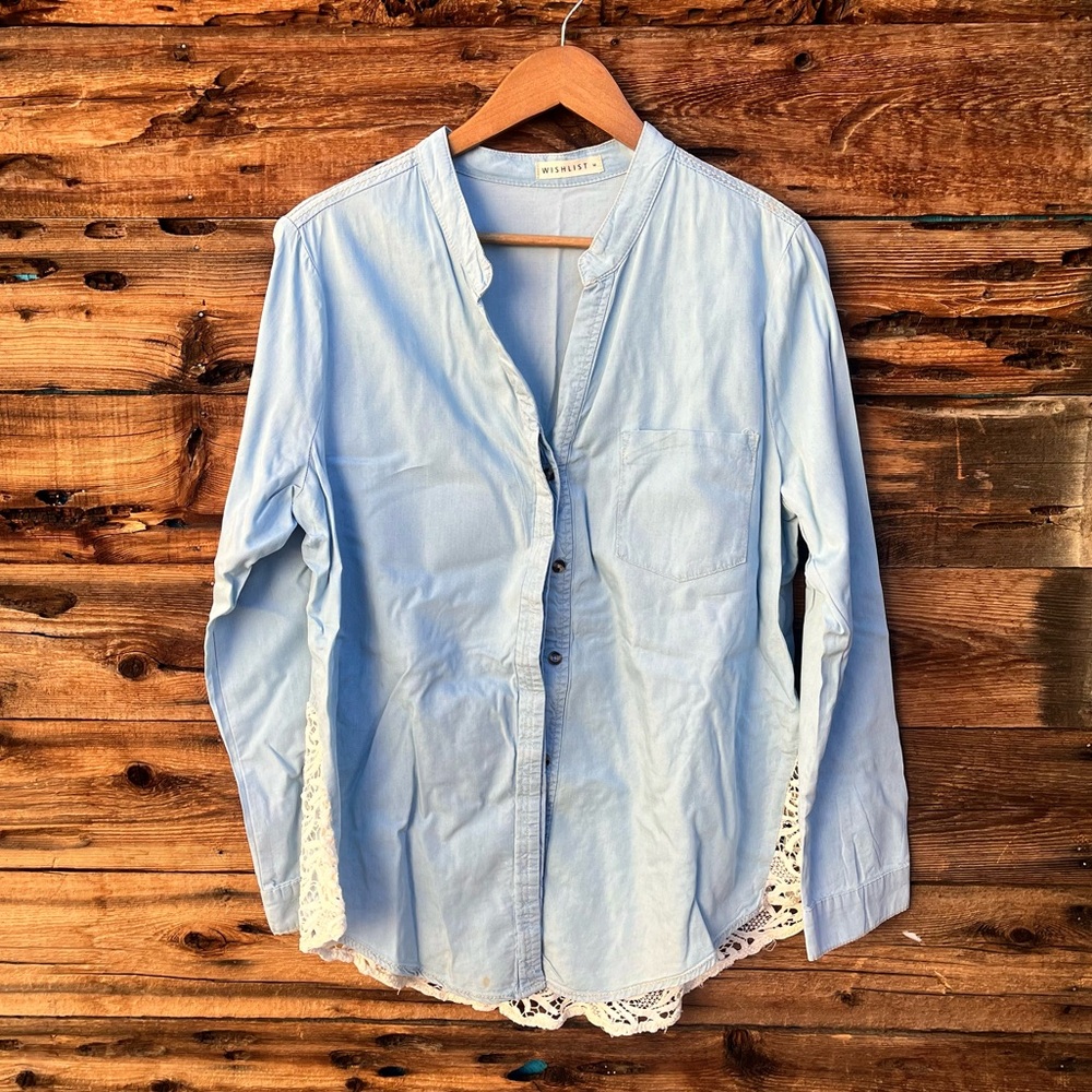 WISHLIST | Light Blue Button-Up Shirt with Lace Trim M
